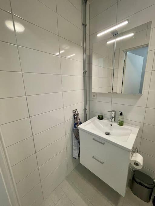 Newly Built Bright Apartment, Close To Everything If You Want To Visit Stockholm, You Will Find The Perfect Accommodation Here! Ferry Line 80 Makes It Very Convenient And Easy To Get To The City Center Nacka Zewnętrze zdjęcie