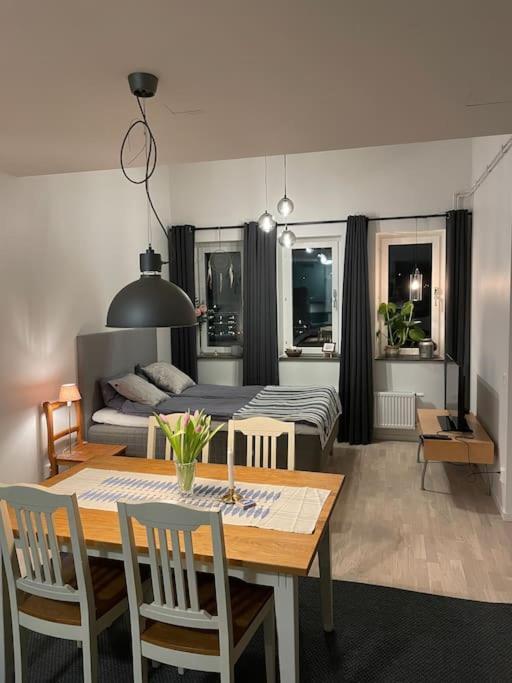 Newly Built Bright Apartment, Close To Everything If You Want To Visit Stockholm, You Will Find The Perfect Accommodation Here! Ferry Line 80 Makes It Very Convenient And Easy To Get To The City Center Nacka Zewnętrze zdjęcie