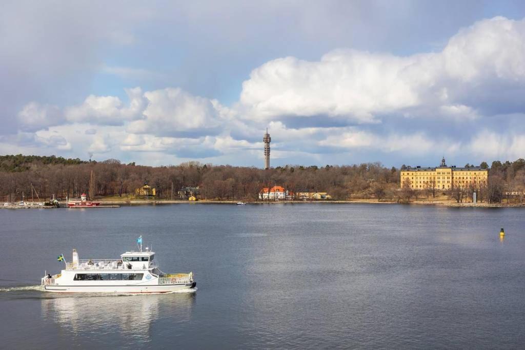 Newly Built Bright Apartment, Close To Everything If You Want To Visit Stockholm, You Will Find The Perfect Accommodation Here! Ferry Line 80 Makes It Very Convenient And Easy To Get To The City Center Nacka Zewnętrze zdjęcie