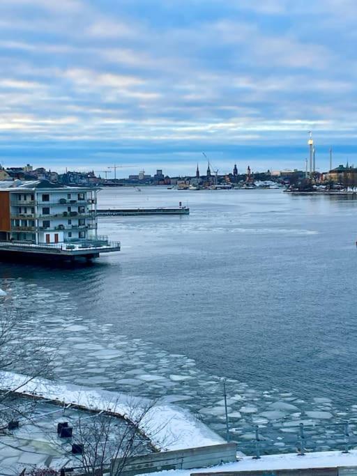 Newly Built Bright Apartment, Close To Everything If You Want To Visit Stockholm, You Will Find The Perfect Accommodation Here! Ferry Line 80 Makes It Very Convenient And Easy To Get To The City Center Nacka Zewnętrze zdjęcie