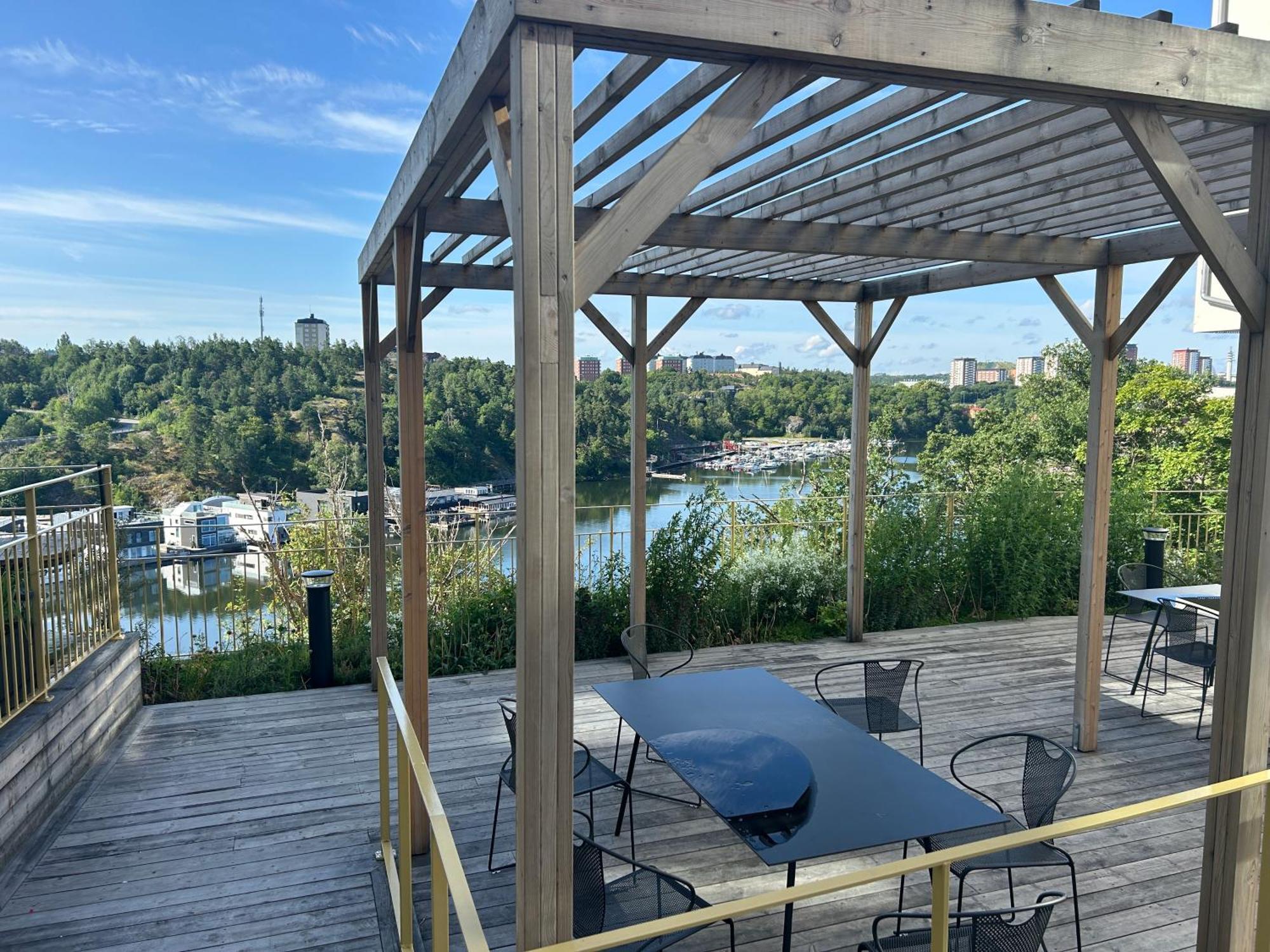 Newly Built Bright Apartment, Close To Everything If You Want To Visit Stockholm, You Will Find The Perfect Accommodation Here! Ferry Line 80 Makes It Very Convenient And Easy To Get To The City Center Nacka Zewnętrze zdjęcie